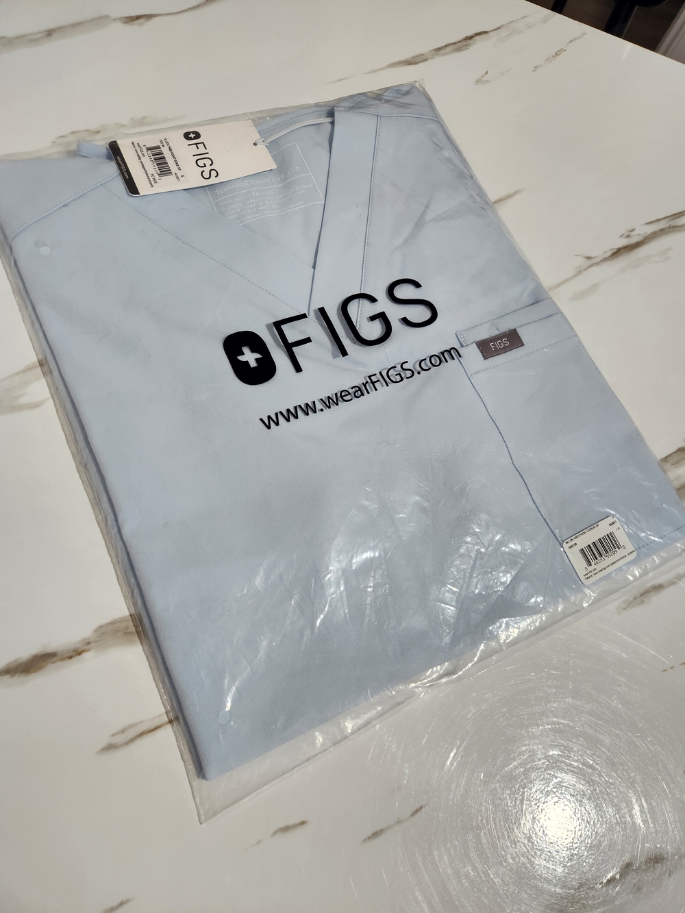 FIGS Men’s Light Blue V-Neck Scrub Top